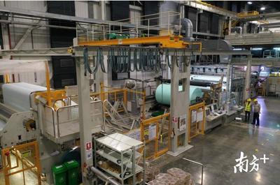 24小時(shí)不停產(chǎn)，50名工人春節(jié)堅(jiān)守 南海無(wú)紡布口罩生產(chǎn)線全力支援抗疫前線